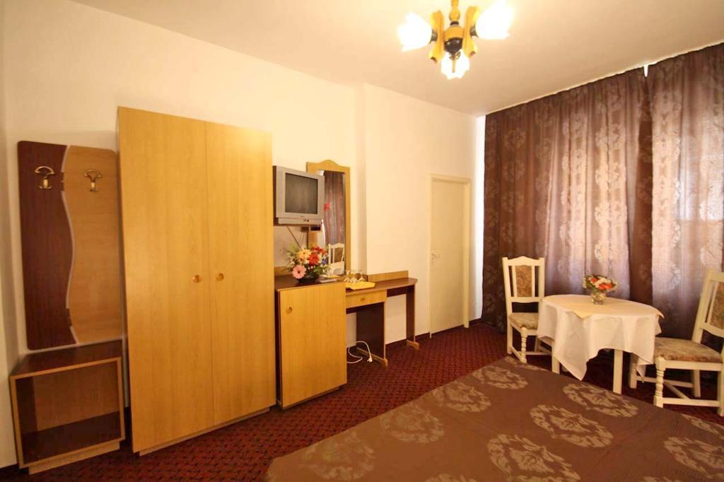 Hotel Dynes Eforie Nord Esterno foto
